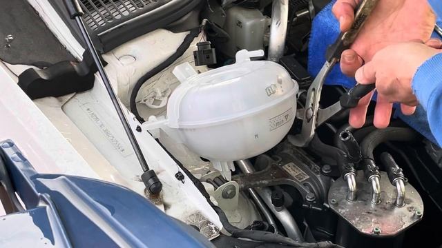 Skoda Octavia vrs Silica bag replacement Skoda.Vw quick easy fix coolant reservoir expansion tank смотреть онлайн