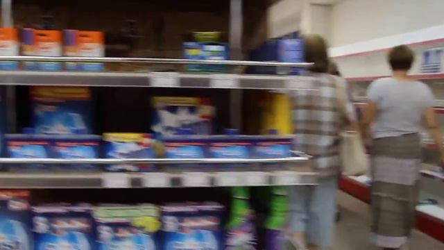 Inside a Supermarket In Lugansk Region Krasnodon Супермаркет Гуливер смотреть онлайн
