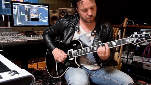 Jimmy Westerlund plays intro for Still She Cries at Sea Road Studio смотреть онлайн