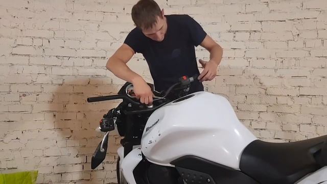 Ставлю руль на Z750. Новый руль для Kawasaki. Как всегда проблемы открутить болты. смотреть онлайн