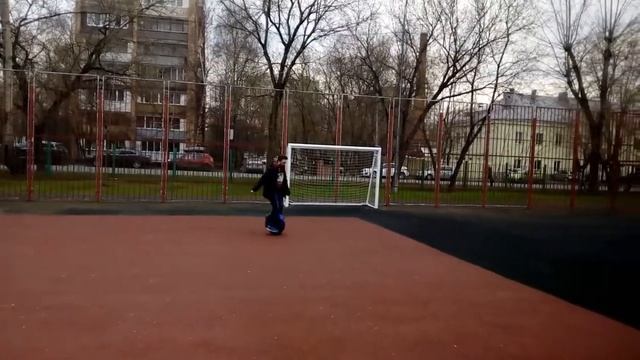 Обучение езде на моноколесе смотреть онлайн