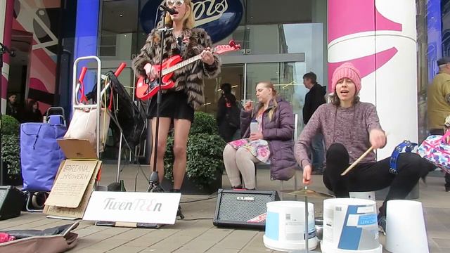 No Reply - Beatles - street music with Riana McGovern смотреть онлайн