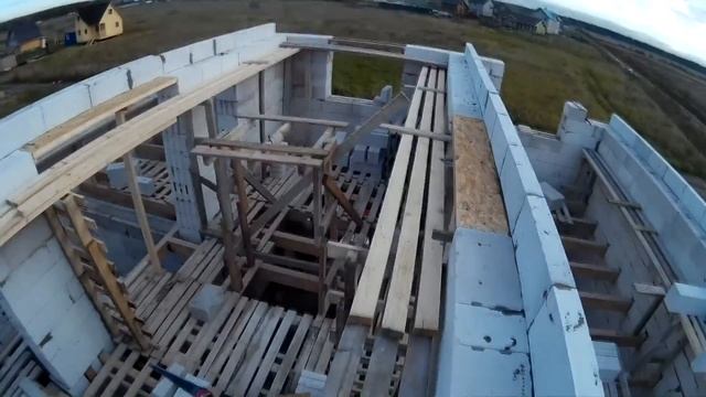 Возводим дом из газобетона. Часть 6: стены и окна второго этажа смотреть онлайн