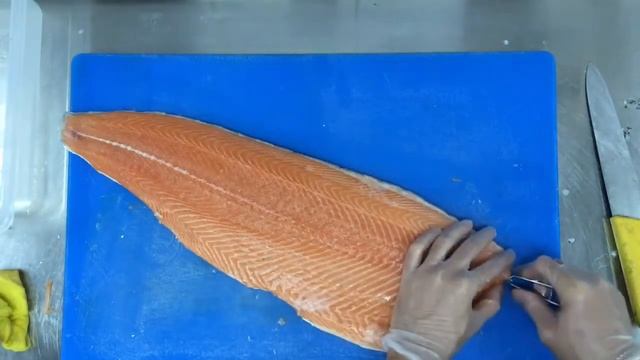 Как правильно разделать рыбу - лосось смотреть онлайн