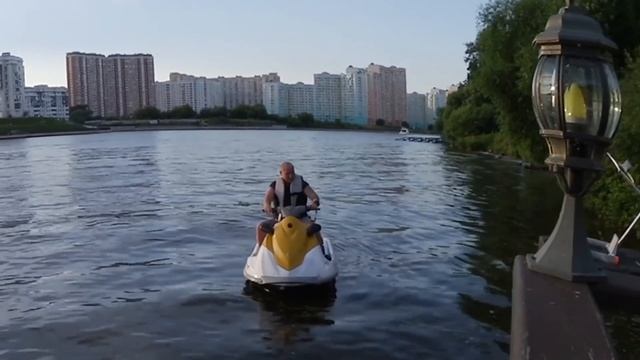 ЧУТЬ НЕ УТОНУЛ. ЛЕЗГИНКА НА ГИДРОЦИКЛЕ. смотреть онлайн