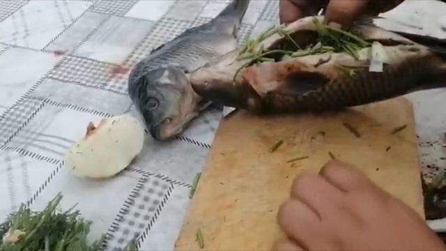 Рыба горячего копчения. | Как вкусно закоптить карпа! 30 мин. и все готово. смотреть онлайн
