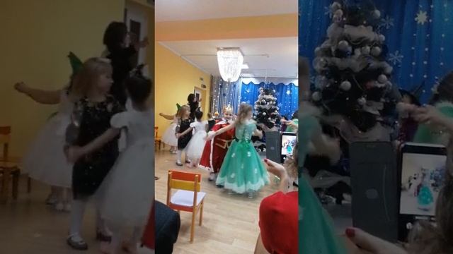 вокруг ёлки смотреть онлайн