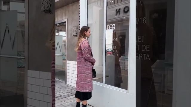 Женское зимнее новое шерстяное пальто в клетку, дизайнерское длинное с откидным карманом смотреть онлайн