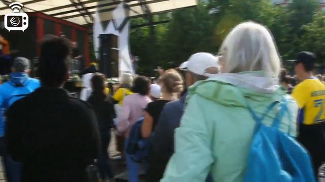 Stockholm’de binler, ırkçılığa karşı Jimmy Durmaz’a destek verdi смотреть онлайн