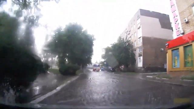 Каховка во время дождя смотреть онлайн