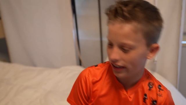 Ashton Says YES to WHATEVER I Say For 24 HOURS! смотреть онлайн