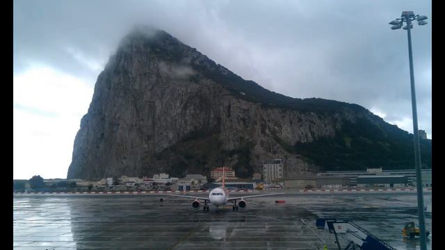 Gibraltar Airport Easy Jet Photo Stop Motion смотреть онлайн