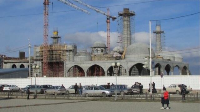 ЧЕЧНЯ: КАДЫРОВА ОБВИНЯЮТ В НЕОПРАВДАННОМ СТРОИТЕЛЬСТВЕ МЕЧЕТИ В ШАЛИ! смотреть онлайн