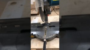 Торцовочный пила Makita LS1440