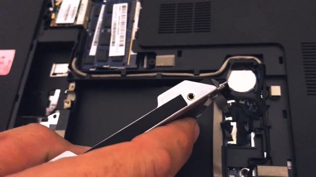 КАК УСТАНОВИТЬ SSD диск в НОУТБУК за 5 МИНУТ?! ЛЕГКО!!! смотреть онлайн