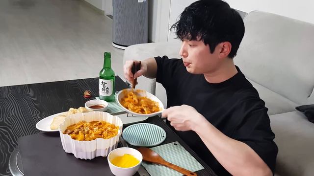꾸덕한 마라로제엽떡! 드디어 먹어본댜(Ft.꿔바로우) 혼술 리얼먹방 Malarosé tteokbokki MUKBANG ASMR EATINGSHOW смотреть онлайн