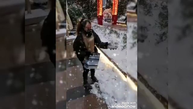 my first time walking and playing in snow смотреть онлайн