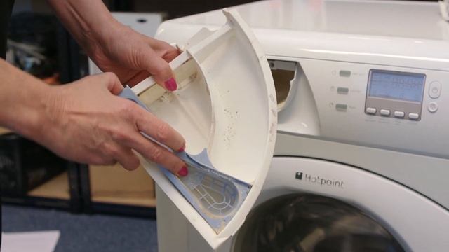 Comment remplacer le compartiment à produits sur une machine à laver Hotpoint смотреть онлайн