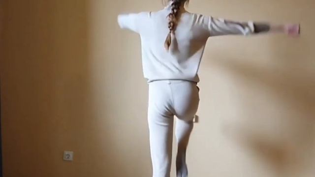 Видеоурок ТАНЦУЕМ ДОМА (для детей и их родителей) смотреть онлайн