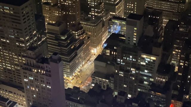 New York City's Top of the Rock Observation Deck at Night (4K Silent Tour) смотреть онлайн