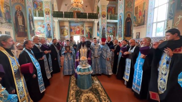 Всенощное бдение накануне престольного праздника в Свято-Рождество-Богородичном монастыре смотреть онлайн