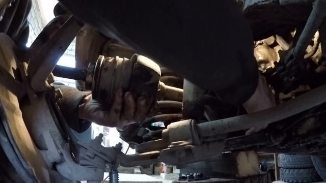 Замена сальника внутреннего ШРУСа переднего моста на Ниве. ВАЗ 21213. смотреть онлайн