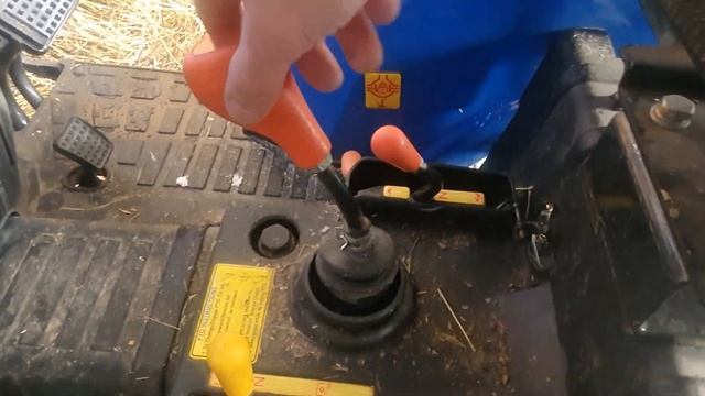 Система защиты Solis 26. Не завести, пока не выжмишь сцепление.