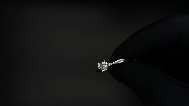 Кольцо помолвочное с бриллиантом сердце 0.43ct 1/6 смотреть онлайн