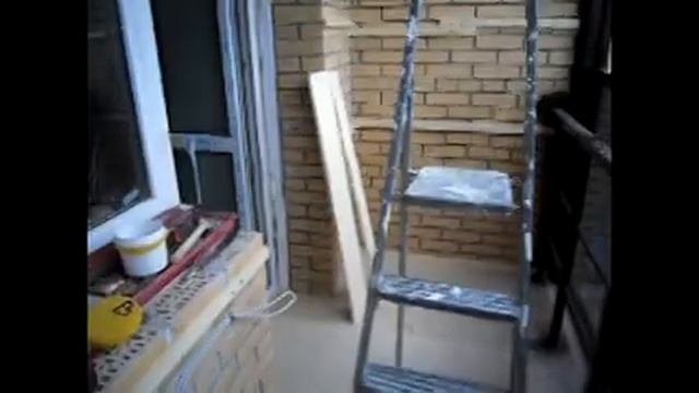 Отделка лоджии тонированной вагонкой. Высветленная вагонка. Плитка ПВХ замковая. смотреть онлайн