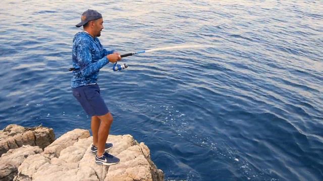 Savage Salt à Marseille : pêche du bord aux leurres (loup, barracuda, pélamide...) смотреть онлайн