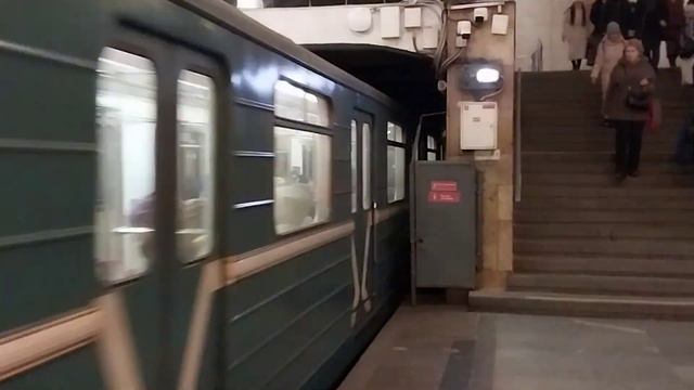Метропоезд 81-717.5М/714.5М "Номерной-Московский Транспорт" смотреть онлайн