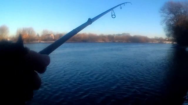 2023 СЕЗОН ОТКРЫТ! ХОРОШИМ СУДАКОМ))) зимний спиннинг на москва-реке. смотреть онлайн