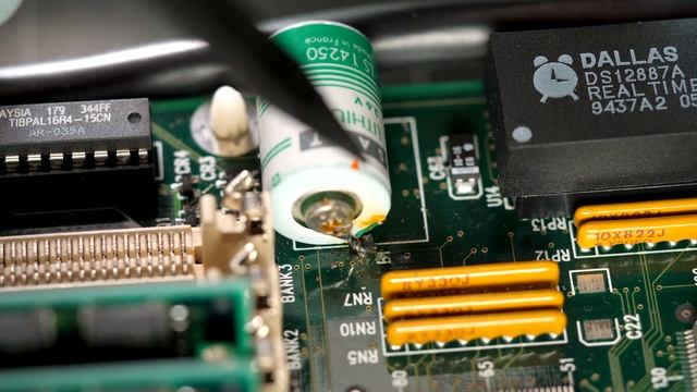 Fixing Up a Weird 486 смотреть онлайн