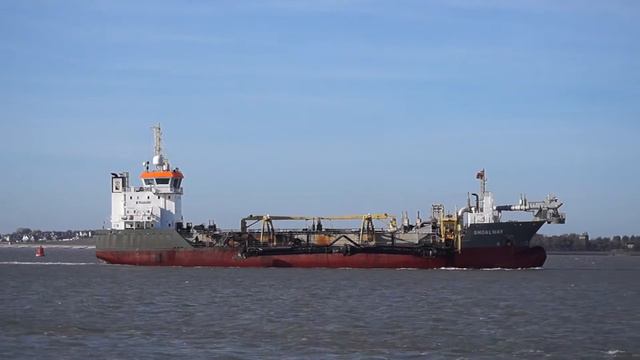 SHOALWAY - Trailing Suction Hopper Dredger - Port Of Felixstowe 2/11/16