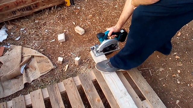 ניסור קרש עץ עם מסור MAKITA BSS611 18Vd смотреть онлайн