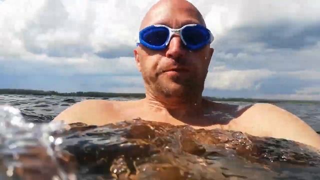 Обзор аквабокса для смартфона и очков для плавания из Ашана смотреть онлайн