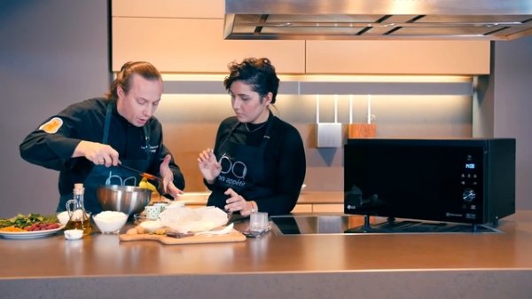 Шоколадный фондан в СВЧ [Рецепты Bon Appetit]