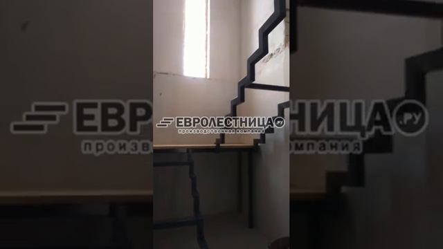 Металлический каркас лестницы на второй этаж с поворотной площадкой. Лестница в твой дом смотреть онлайн