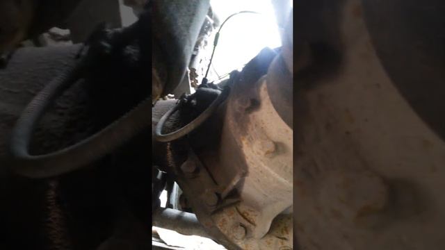 Замена масла в редукторе заднего моста на ДафеXF95 смотреть онлайн