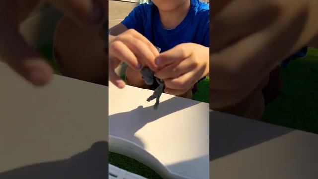 Монстр Зло чилит у басика #монстр #monster #лепить #лепка #танцы #пранки #пранк смотреть онлайн