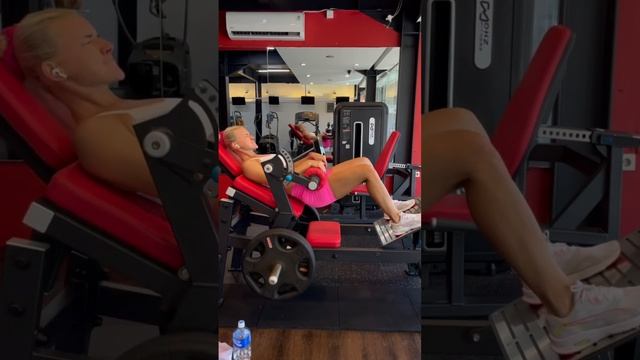 Ягодичный мост в тренажере - как делать правильно смотреть онлайн