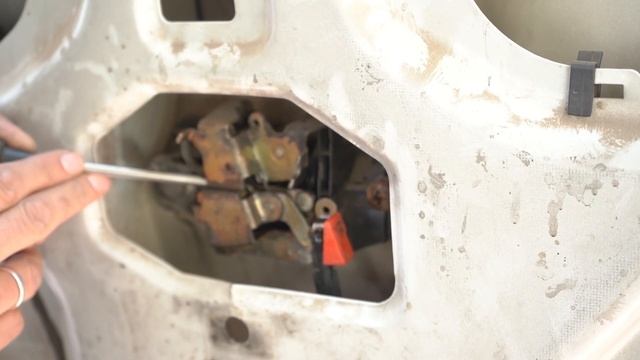 Замок задней двери VW T4 заклинило замок, не закрывается дверь смотреть онлайн