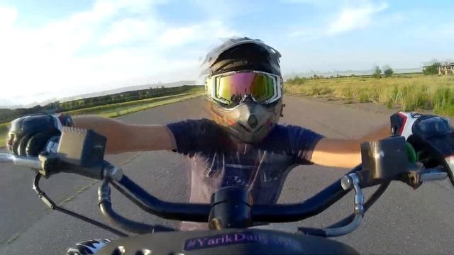 Stunt Training. Лютый стант на скутере. Zenkov Stuntriding Aprilia SR-50 Minarelli смотреть онлайн
