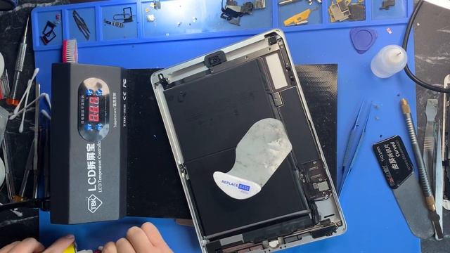 iPad 7th Gen 10.2" (2019) Digitizer Replacement - Start To Finish A2197 A2198 A2200 смотреть онлайн