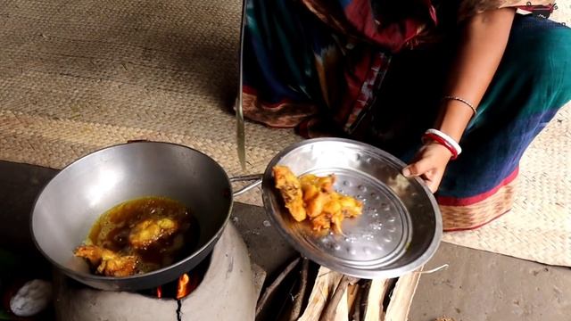 Amazing Beautyful Gold Fish Cutting & Cooking Masala Fish Curry Recipe With Slice Potato In Village