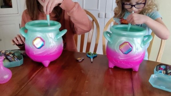 Magic Mixies UNBOXING and Reveal - Rainbow Magical Misting Cauldron