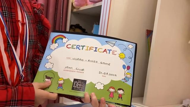 Нурай получила грамоту за хорошую учебу смотреть онлайн