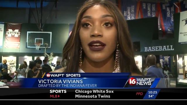 Victoria Vivians back in the Magnolia State, holds meet and greet at MSHOF смотреть онлайн