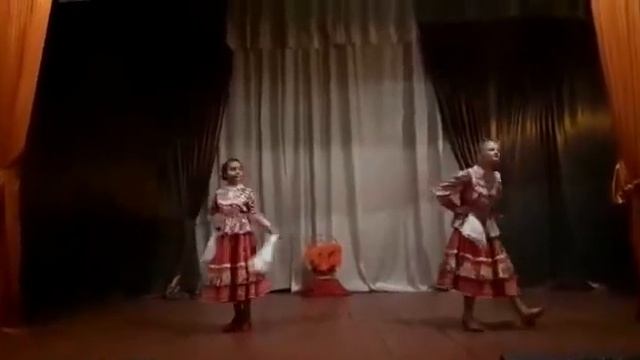 Танцевальный дует Казачья плясовая смотреть онлайн