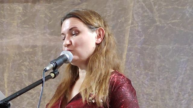 Над Невой золотой закат. Анна Островская, муз.Константин Колмаков смотреть онлайн